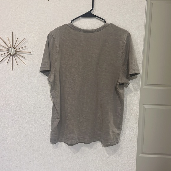 Universal Thread | Grey Tee | M - Picture 4 of 4